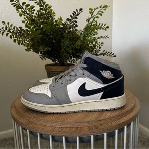 Jordan |  Youth Size 7 Jordan 1 Mid Tops